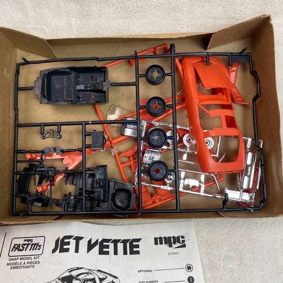 Vintage MPC Fast 111's Jet Vette Corvette 1/20 Scale Model Kit - Picture 6 of 9